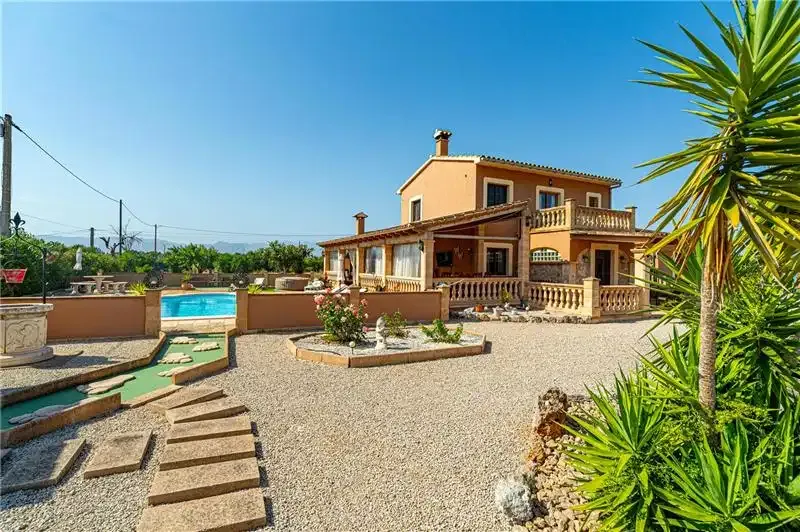 Rustic finca with pool on plot of approx. 8,700 m2, approx. 311 m2, living room with fireplace, dining room, furnished kitchen with office, laundry room — photo 1