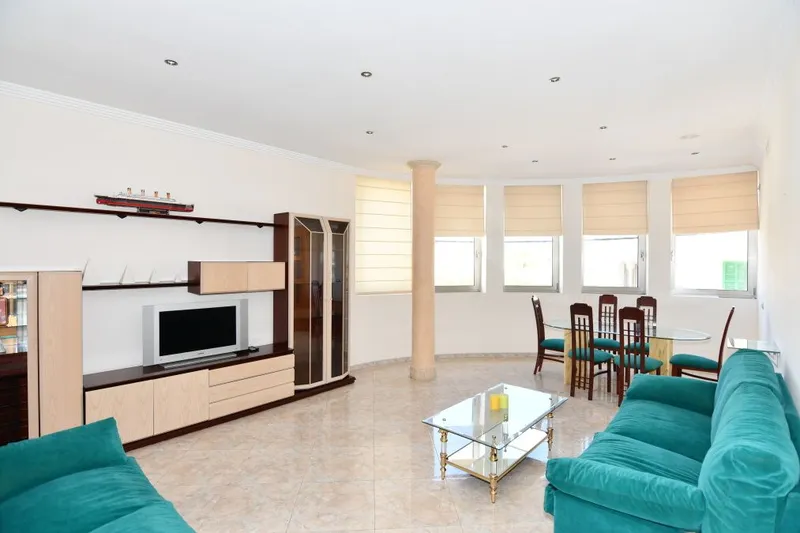 Large town house distributed in 2 apartments and a large garage in Felanitx — photo 1
