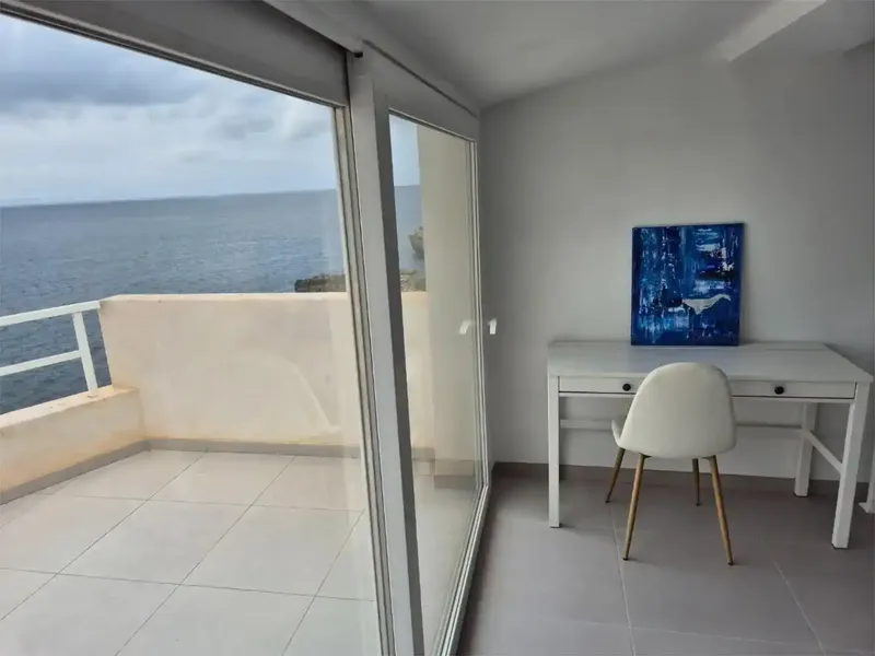 Duplex en primera línea de mar junto al faro de Cala Galiota. Dos terrazas. Precio para los meses de octubre a abril. — photo 12