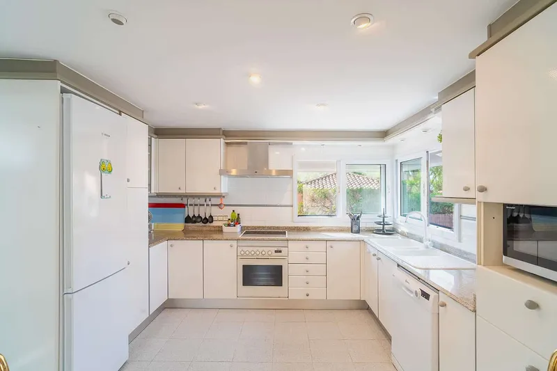 Sun-drenched villa on the first sea line with holiday rental licence — photo 8