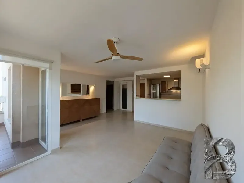 In the most serene heart of Mallorca's southeast coast, this elegant unfurnished apartment in Cala Llombards offers a way of living — photo 7