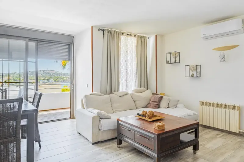 We present this fantastic home located in Santa Ponça, one of the most sought-after areas in southwest Mallorca, known for its — photo 5
