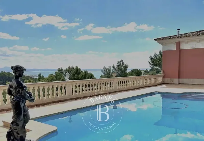 Spacious villa in Castillo de Bendinat with 561 m² of contemporary living — photo 1