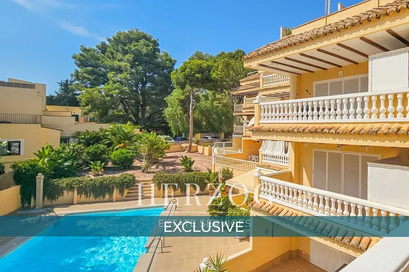 Charming apartment with pool on the beach in Paguera — photo 1