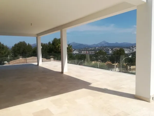 Villa in sought after residential area with panoramic sea views in Calvià — photo 12