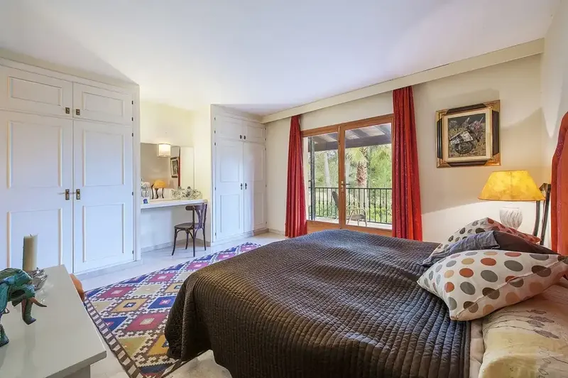 The beautiful villa in Son Vida is surrounded by well-kept Mediterranean gardens, set on a flat and spacious plot of approx. 4,300 m² — photo 9