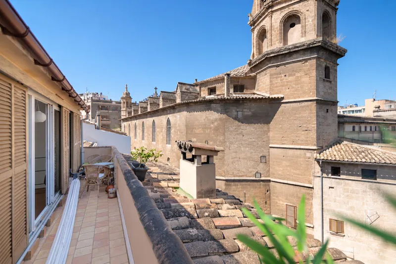 Charming duplex penthouse with a private rooftop terrace in the heart of Palma's Old Town — photo 2