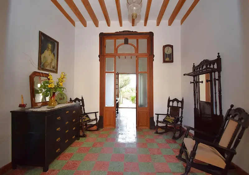 Fantastic village house of 272 m2 built with garage and garden in Llubí, a property with lots of charm, spacious rooms and — photo 2