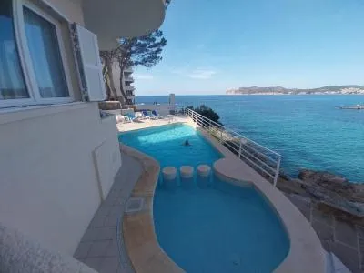 Apartment in Calvià (Costa de la Calma) with 42.5 m², 1 room, 1 bathroom, 50 m to the sea, lift, pool — photo 1