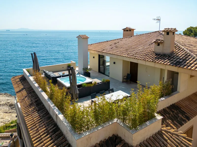 Modernes Penthouse mit fantastischem Meerblick in erster Meereslinie — photo 1