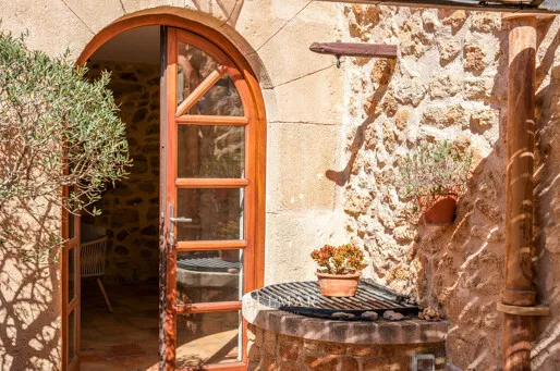 Mediterranean townhouse with idyllic patio in Capdepera — photo 8