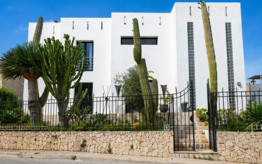 Detached house in Cala Llombards – a few steps from the bay — photo 1