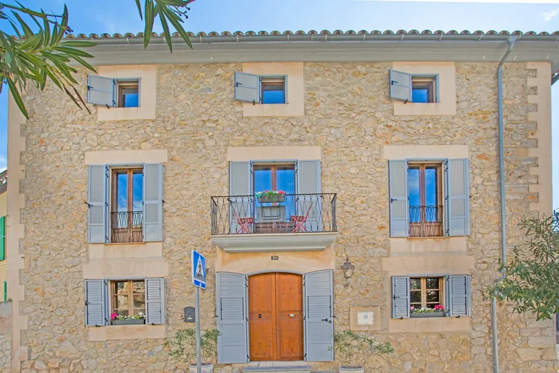 Beautiful fully renovated Mallorcan mansion in Calvia village — photo 1
