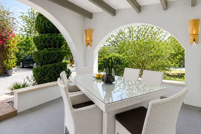This exceptional modern Ibizan-style finca is located in the idyllic countryside near Sineu - an elegant retreat with plenty of — photo 6