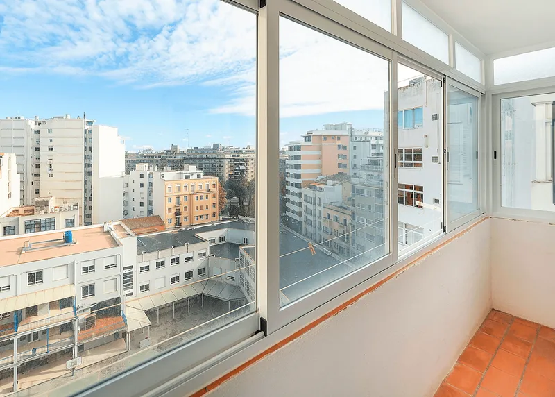 Apartment with Terrace in Need of Renovation Near Santa Catalina — photo 11