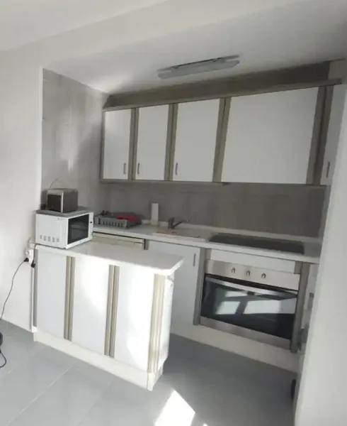 Apartamento totalmente amueblado, una habitación con dos camas de 90x190 con colchones de visco nuevos. Cocina equipada. En la azotea traste — photo 7