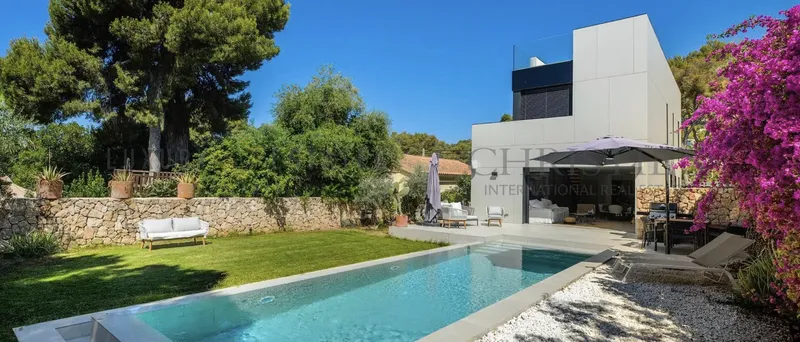 Luxurious villa with sea views in Portals Nous — photo 2