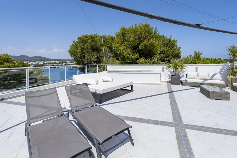 Penthouse with 200 sqm roof terrace and harbour views in Portocolom — photo 2