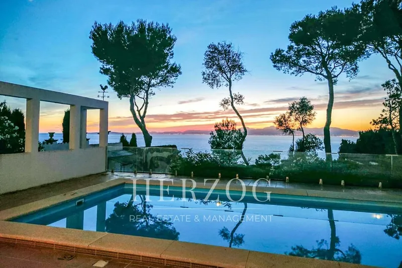 Frontline villa with vacation rental license in the south of Mallorca — photo 1