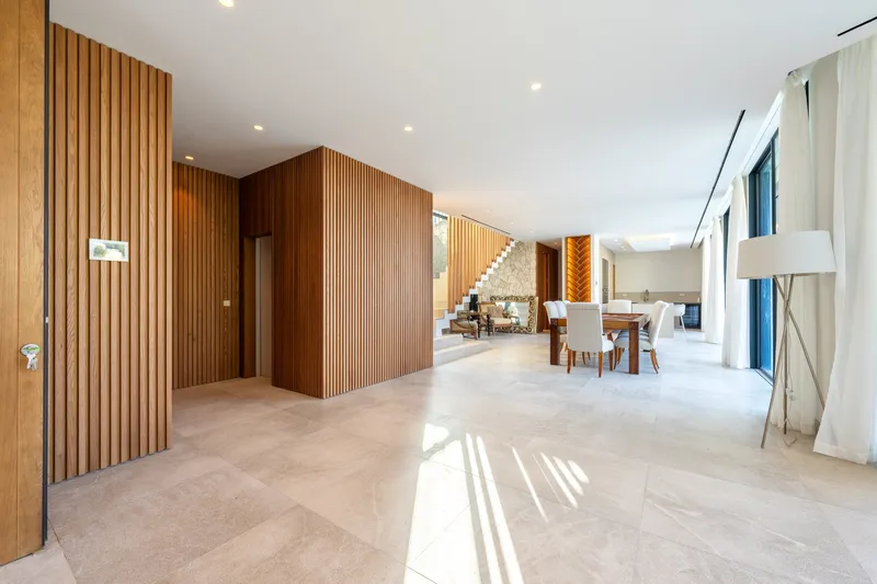 Luxurious new-build villa with pool — photo 8