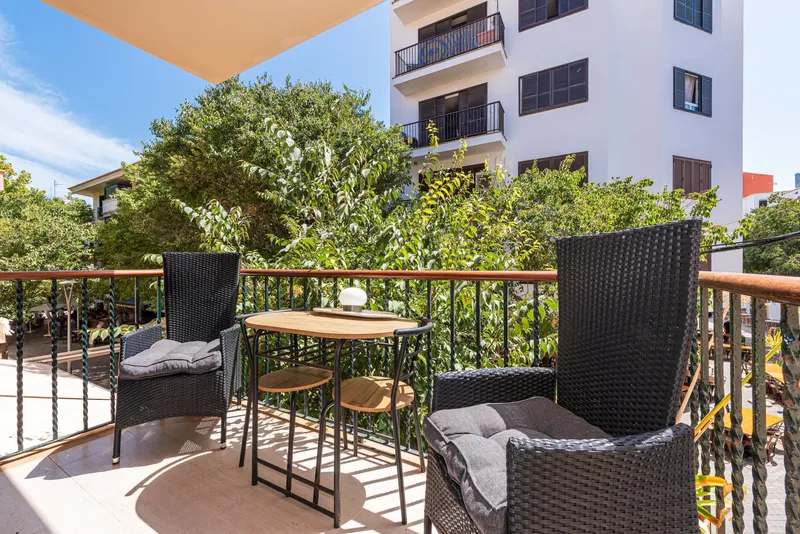 Spacious 3-bedroom apartment with lift in Puerto Pollença's main square — photo 1