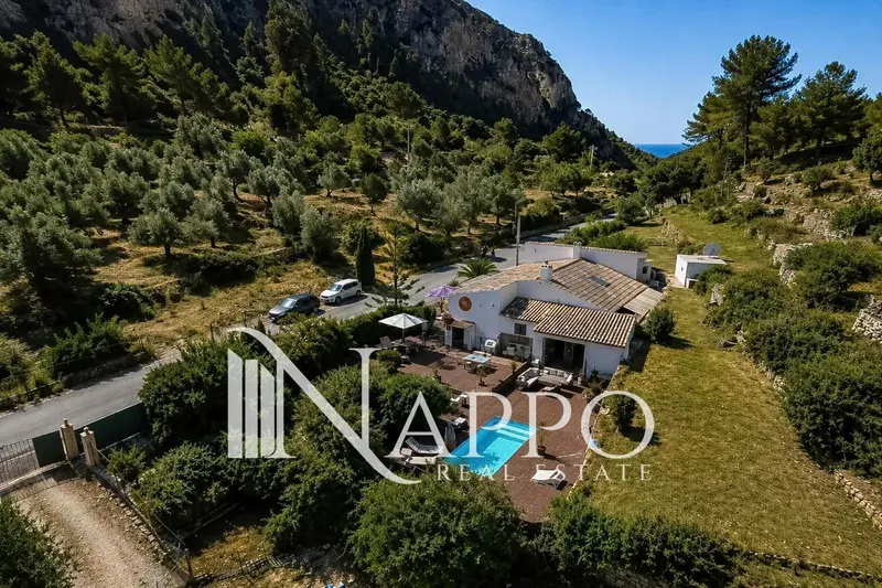 Nappo Real Estate tiene el placer de presentar en exclusiva esta singular propiedad situada en el Coll de Sóller, en pleno corazón de la Ser — photo 1