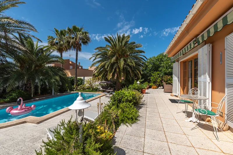 Mediterranean villa with pool, privacy and idyllic garden in a quiet location — photo 6