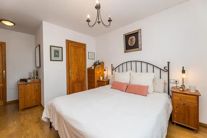 We present this magnificent townhouse located in the quiet and sought-after neighborhood of Secar de la Real, an ideal location for those who — photo 10