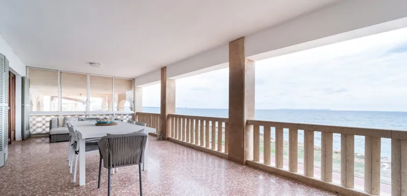 Apartment on the first line of the sea in Sa Rápita with terrace and views — photo 1