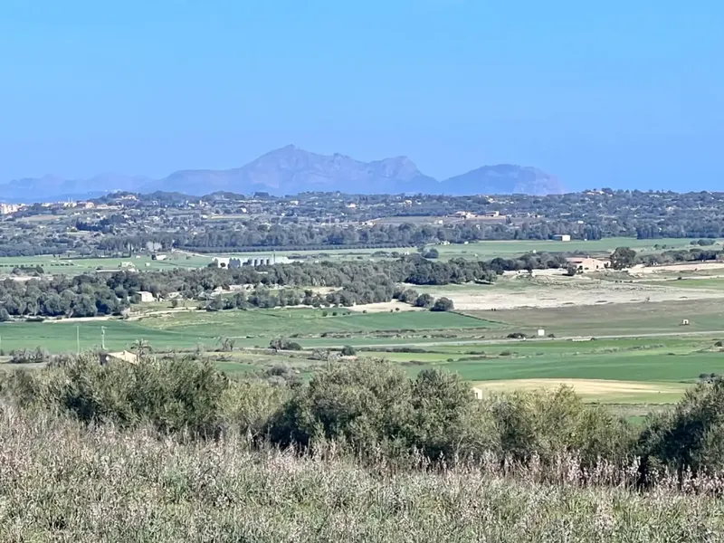 We are in Petra, in the middle of Pla de Mallorca, in a privileged setting with panoramic views, views of Ariany, Maria de la Salut — photo 7