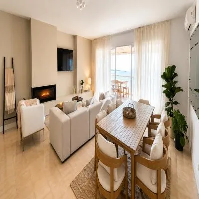 Apartment for rent with large terrace, patio and sea views in Calvià — photo 1