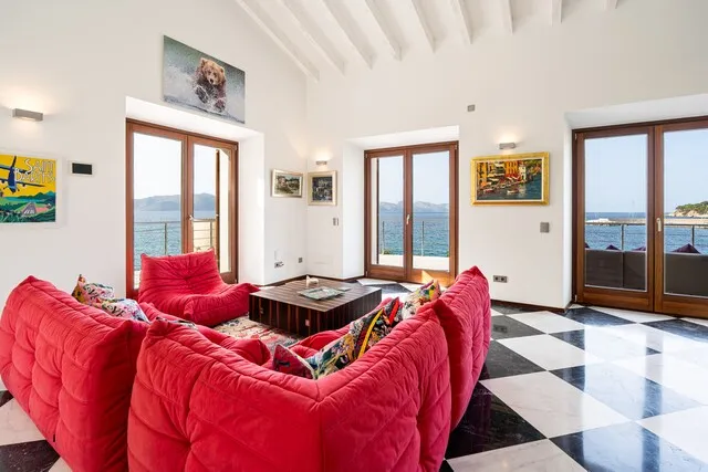 Incredible seafront villa for sale in the picturesque north of Mallorca with beach access — photo 11