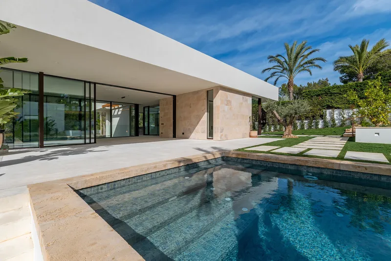 Stylish new-build villa of the highest class — photo 8
