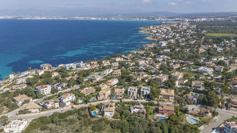 Sold! Charming house for sale in Cala Blava, Bellavista, with a pool and garden — photo 11