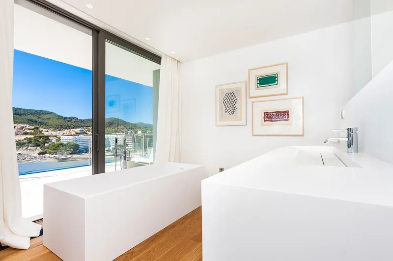 Unique designer villa with guest house and direct sea access — photo 8