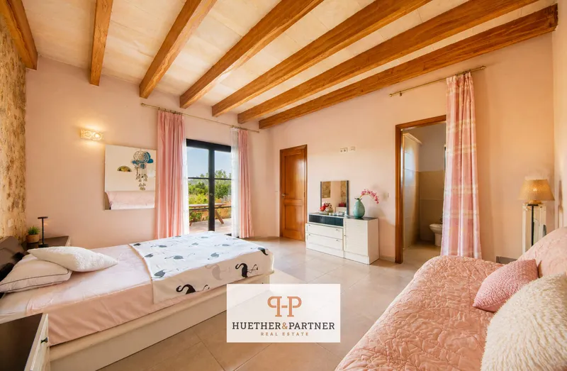 Self-sufficient 3,551 m² finca with 3 bedrooms, terrace and pool for sale — photo 3