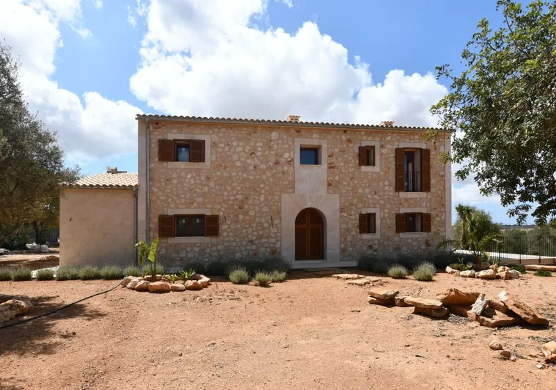 Modern and elegant newly built country house located just 1km from Santanyi — photo 1