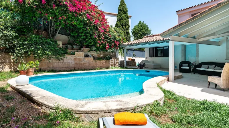 Villa for sale in La Bonanova — photo 1