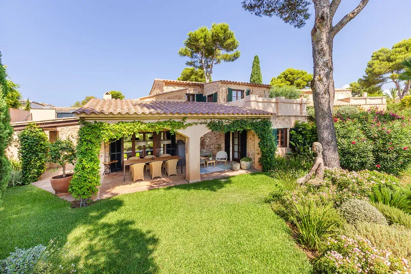 Picture-book finca with plenty of privacy in exclusive villa park — photo 1