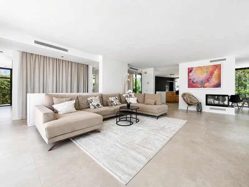 Luxurious modern villa with partial sea views in Costa d’en Blanes — photo 10