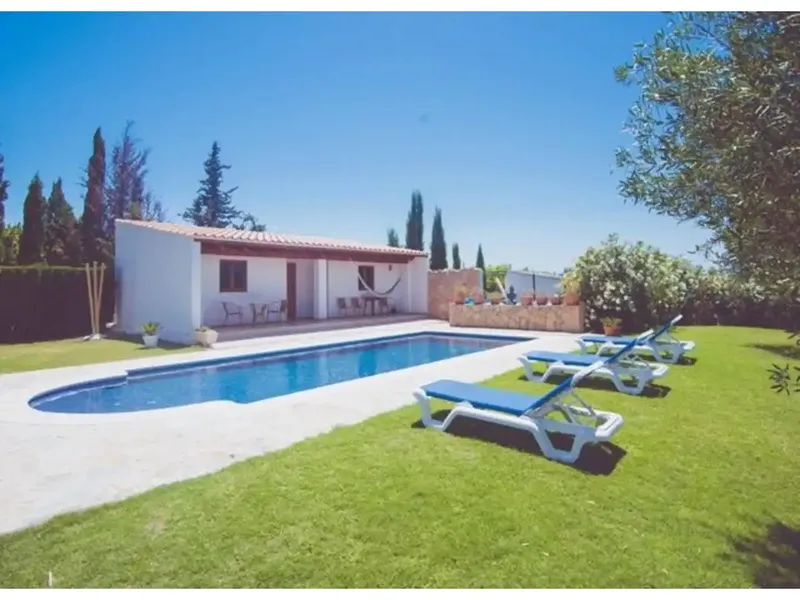 Total area 190 m², plot 17000 m², living area 190 m², 5 double bedrooms, 3 bathrooms, air conditioning (cold) — photo 5