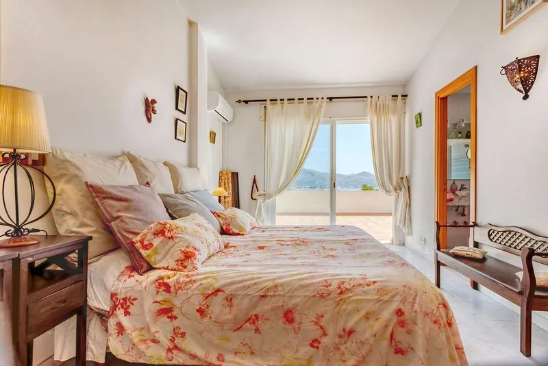 Exclusive: Family villa with sea views in the coveted Puerto de Pollensa — photo 10