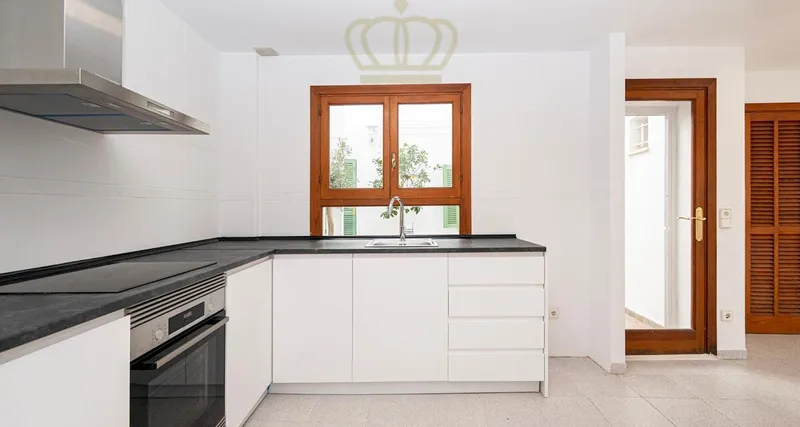 Multi-family house in Ciudad Jardin on the beach - Investment — photo 4