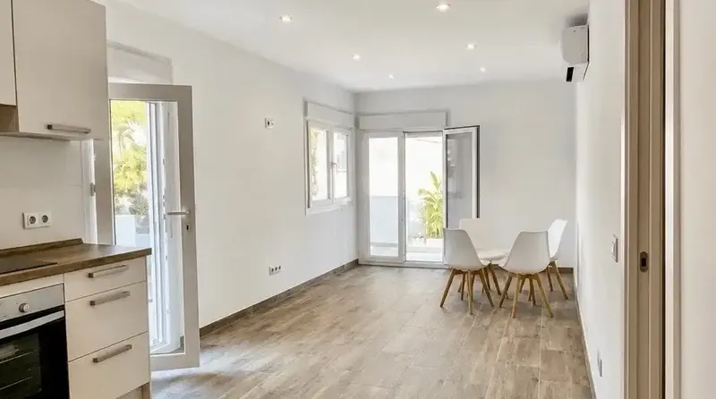 Welcome to your new home in Las Maravillas, one of the most coveted residential areas of Playa de Palma. Just a few minutes' walk from — photo 6