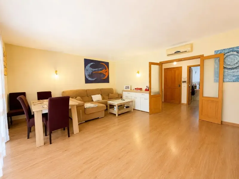 153 m² built and a spectacular private patio of 65 m² + space for two cars: the space that makes the difference — photo 12