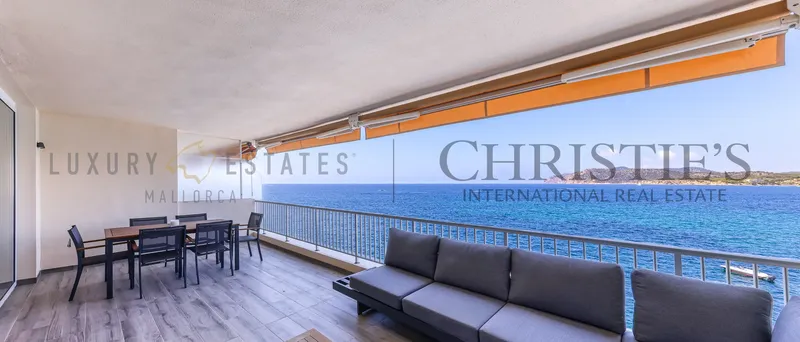 Fully renovated apartment in Santa Ponsa, Mallorca, on the beachfront with direct access to the sea — photo 4