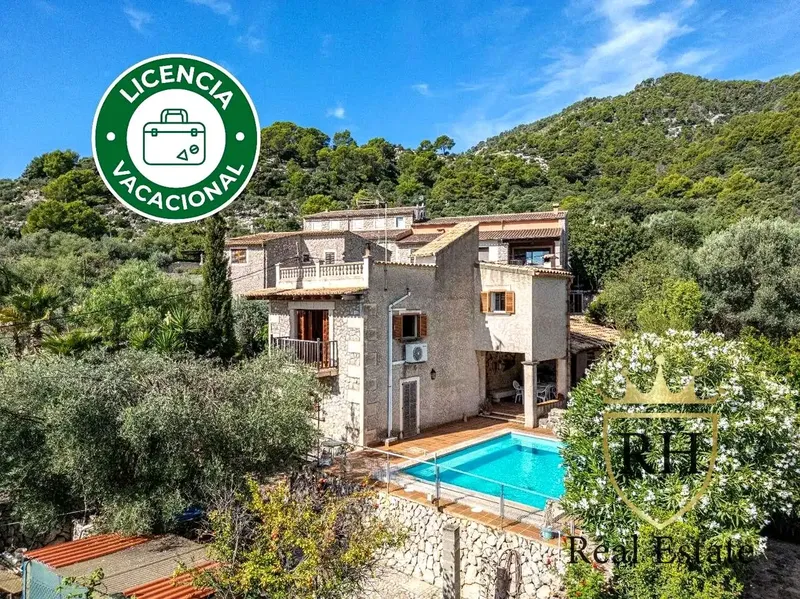 Unique opportunity to create your dream home! This spacious house or chalet of 300 square meters offers ample space for the whole family — photo 1