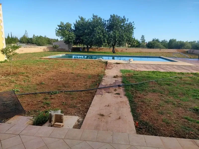 On a plot of 19,600 square meters in the Son Ferriol area, very well connected to Palma, airport, beaches, etc.... we find — photo 5