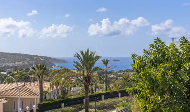 Spacious Family Villa with Mediterranean Charm — photo 5