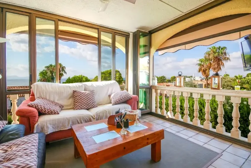 Spacious semi-detached house for sale, located in one of the most demanded and desired urbanizations of the northern area of Mallorca, Alcanada. Urban — photo 12